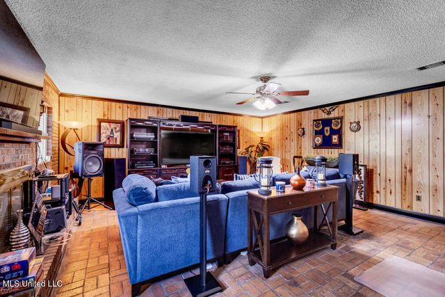 1525 S 31st Avenue, Gulfport, MS 39501