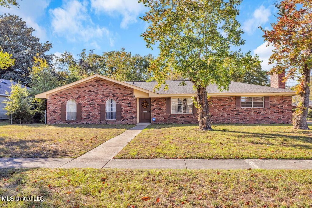 1525 S 31st Avenue, Gulfport, MS 39501
