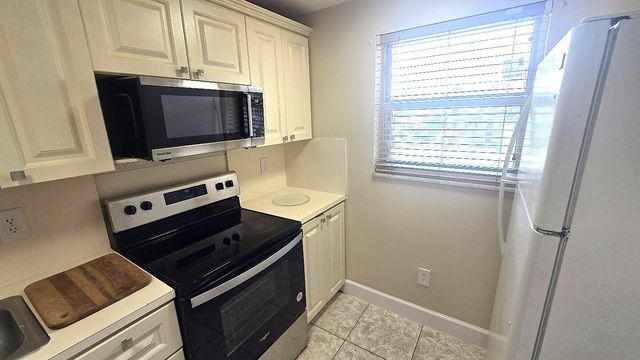 2800 NW 56th Avenue NW C303, Lauderhill, FL 33313