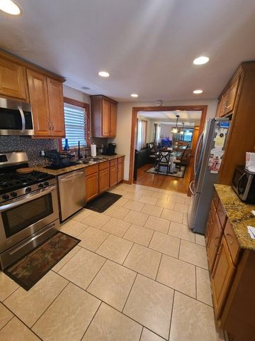 12764 S Ada Street, Calumet Park, IL 60827
