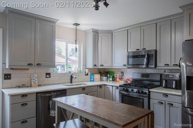 23537 Deziel Street, Saint Clair Shores, MI 48082