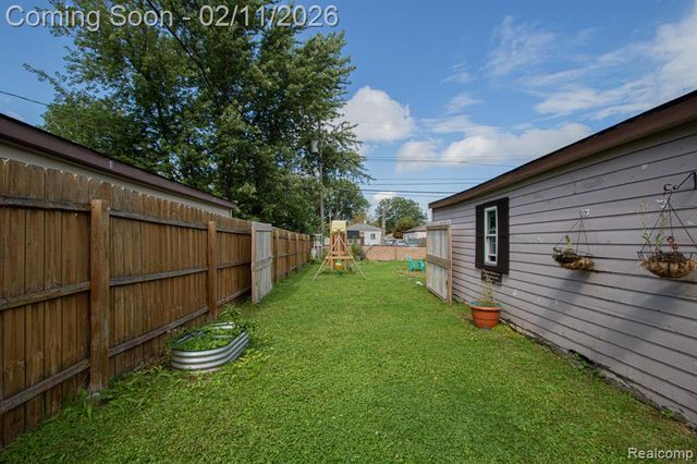 23537 Deziel Street, Saint Clair Shores, MI 48082