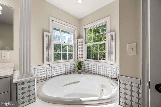 4 QUEENS CT, Landenberg, PA 19350