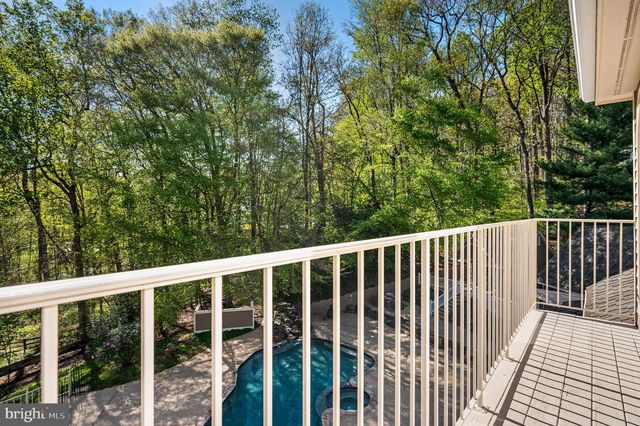 4 QUEENS CT, Landenberg, PA 19350