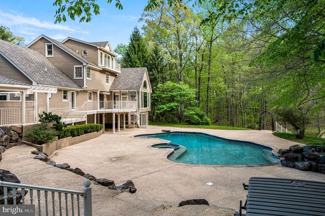 4 QUEENS CT, Landenberg, PA 19350