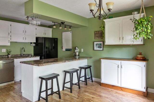 6 Twin Oaks Terrace, South Burlington, VT 05403
