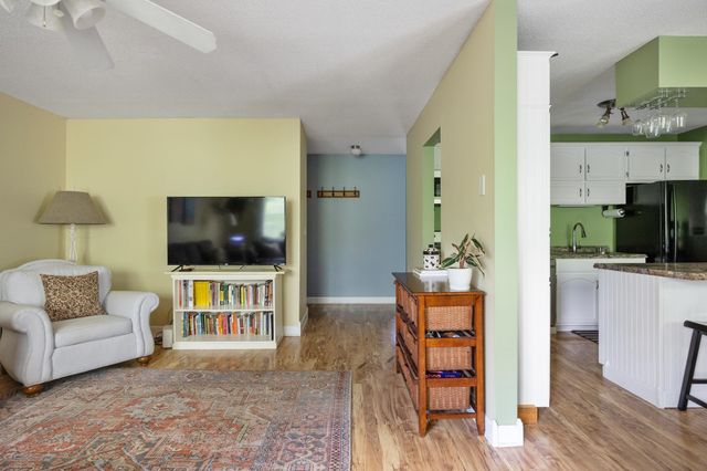 6 Twin Oaks Terrace, South Burlington, VT 05403