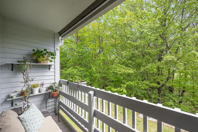 6 Twin Oaks Terrace, South Burlington, VT 05403