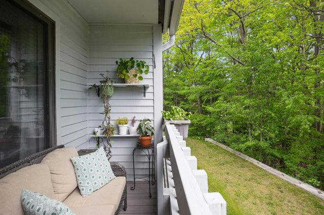 6 Twin Oaks Terrace, South Burlington, VT 05403