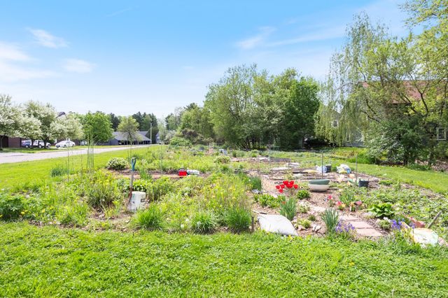 6 Twin Oaks Terrace, South Burlington, VT 05403