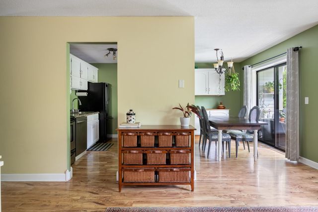 6 Twin Oaks Terrace, South Burlington, VT 05403