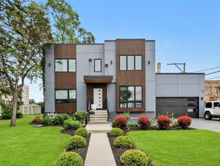 9 N Lavergne Avenue, Northlake, IL 60164