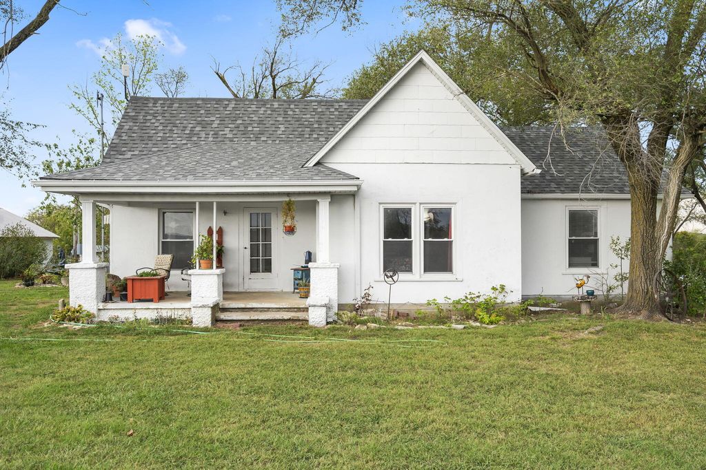 4743 S 190th Road, Halfway, MO 65663