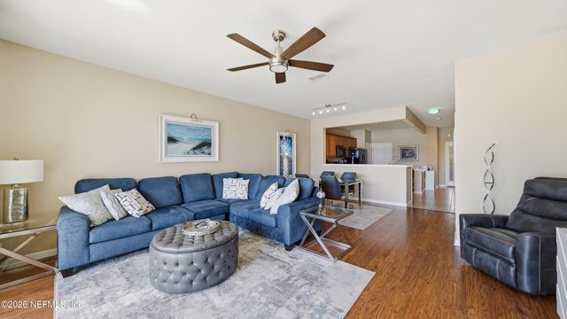 6910 ROUNDLEAF Drive, Jacksonville, FL 32258