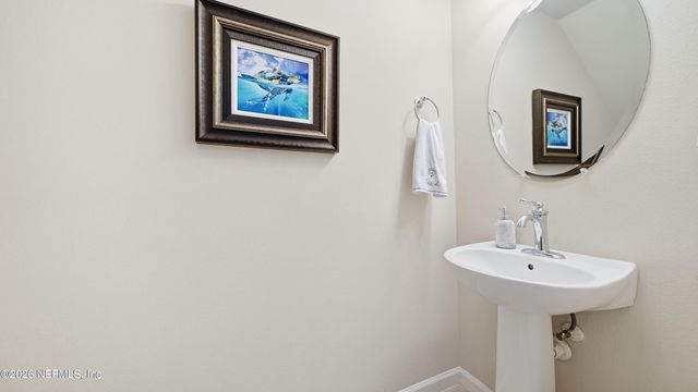 6910 ROUNDLEAF Drive, Jacksonville, FL 32258