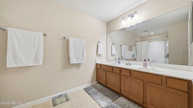 6910 ROUNDLEAF Drive, Jacksonville, FL 32258