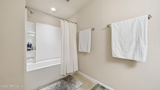 6910 ROUNDLEAF Drive, Jacksonville, FL 32258