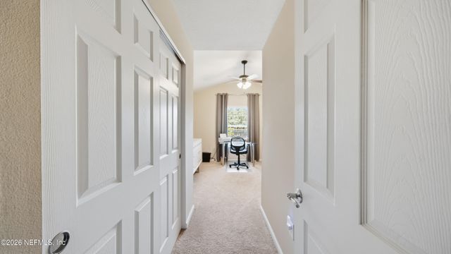 6910 ROUNDLEAF Drive, Jacksonville, FL 32258