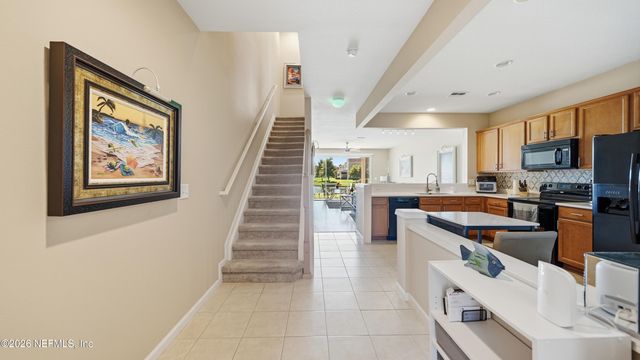 6910 ROUNDLEAF Drive, Jacksonville, FL 32258