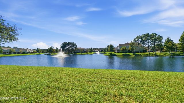 6910 ROUNDLEAF Drive, Jacksonville, FL 32258