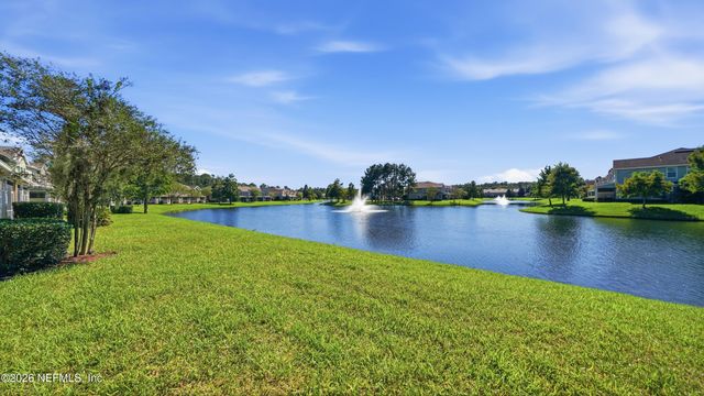 6910 ROUNDLEAF Drive, Jacksonville, FL 32258