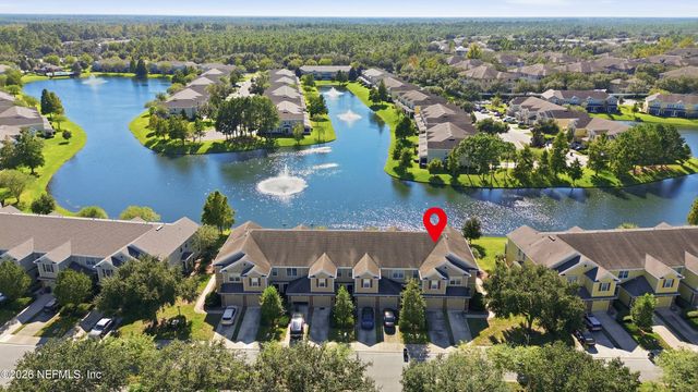 6910 ROUNDLEAF Drive, Jacksonville, FL 32258