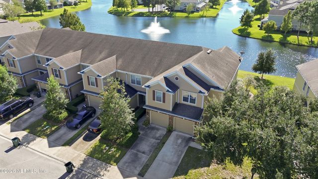 6910 ROUNDLEAF Drive, Jacksonville, FL 32258