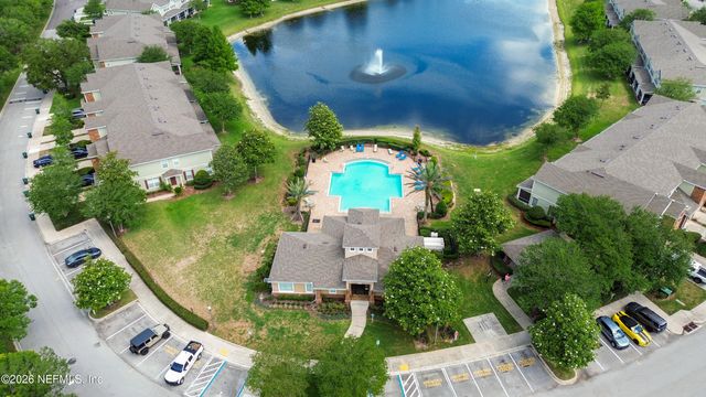 6910 ROUNDLEAF Drive, Jacksonville, FL 32258