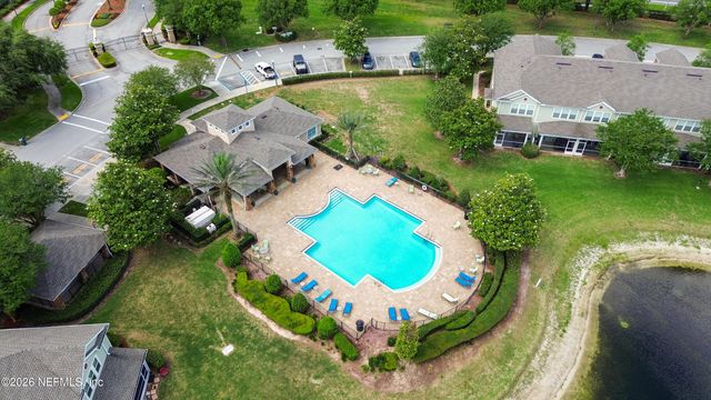 6910 ROUNDLEAF Drive, Jacksonville, FL 32258