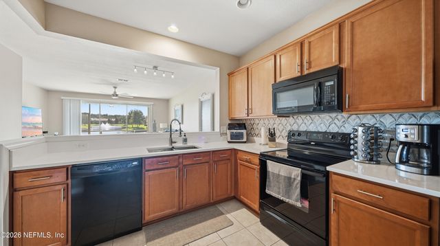 6910 ROUNDLEAF Drive, Jacksonville, FL 32258