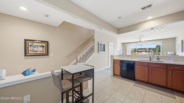 6910 ROUNDLEAF Drive, Jacksonville, FL 32258