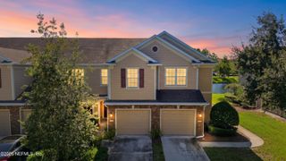 6910 ROUNDLEAF Drive, Jacksonville, FL 32258
