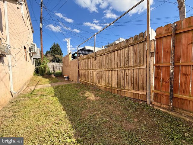 1811 PERKIOMEN AVE, Reading, PA 19606
