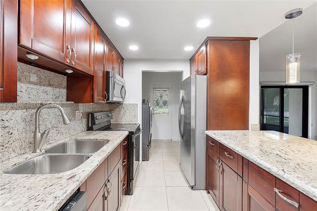 398 Fern Drive 106, Weston, FL 33326