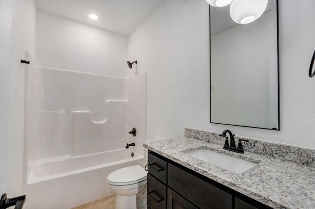 2925 W Teton Drive, Springfield, MO 65810