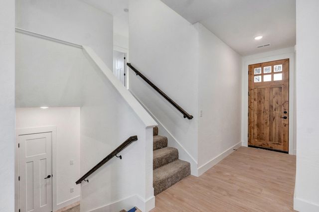 2925 W Teton Drive, Springfield, MO 65810