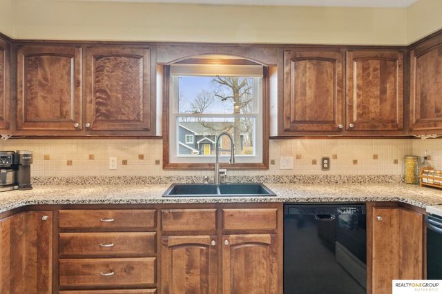 1410 Beechwood Avenue, Papillion, NE 68133