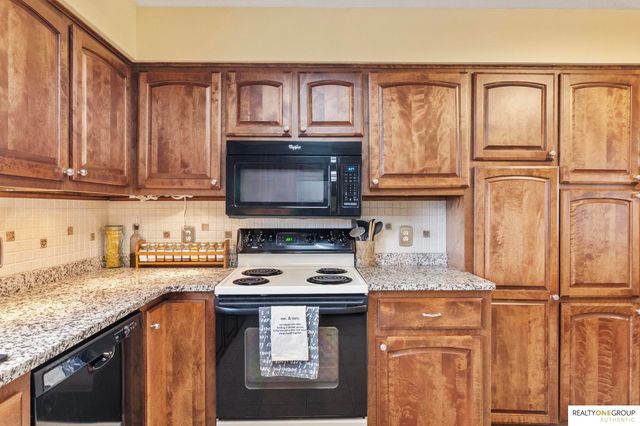 1410 Beechwood Avenue, Papillion, NE 68133