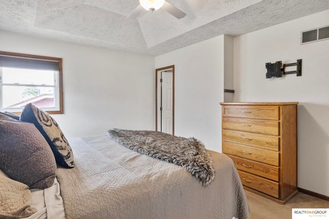 1410 Beechwood Avenue, Papillion, NE 68133