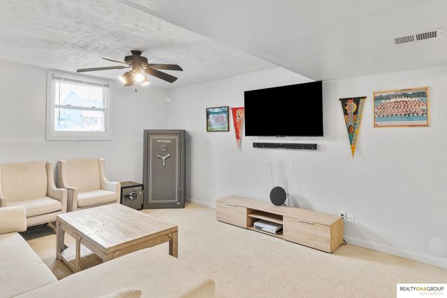 1410 Beechwood Avenue, Papillion, NE 68133