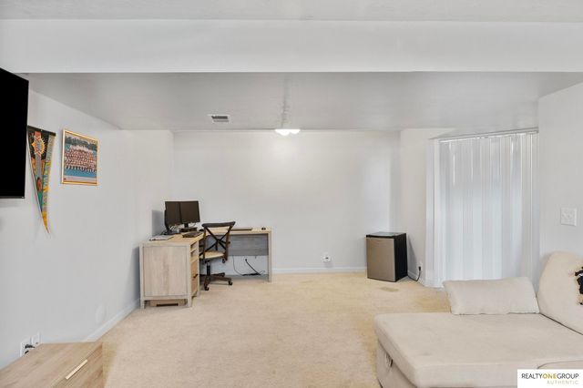 1410 Beechwood Avenue, Papillion, NE 68133