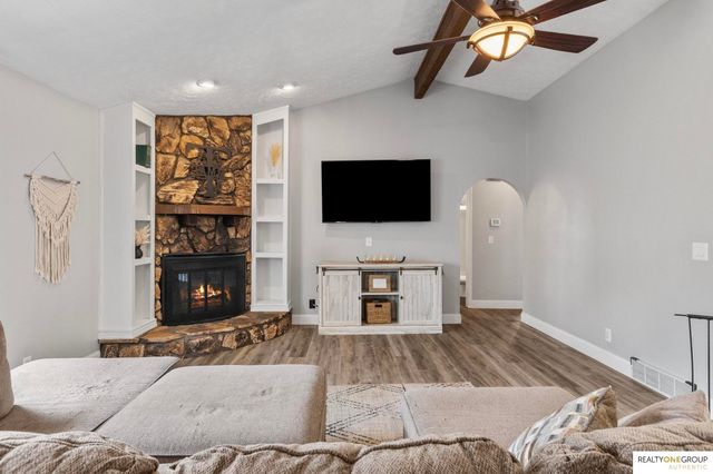 1410 Beechwood Avenue, Papillion, NE 68133