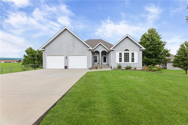 17603 157th Street, Basehor, KS 66007