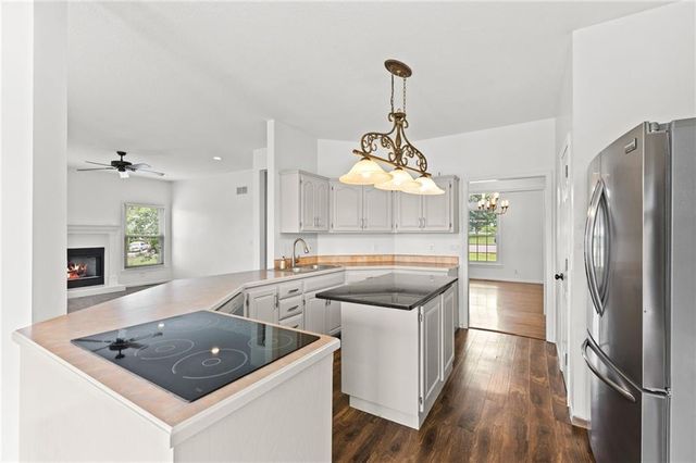 17603 157th Street, Basehor, KS 66007