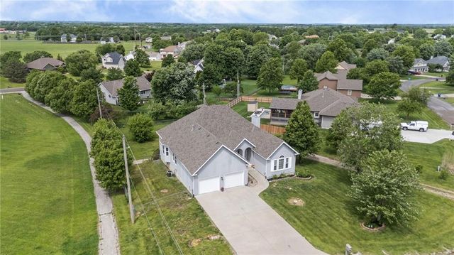 17603 157th Street, Basehor, KS 66007