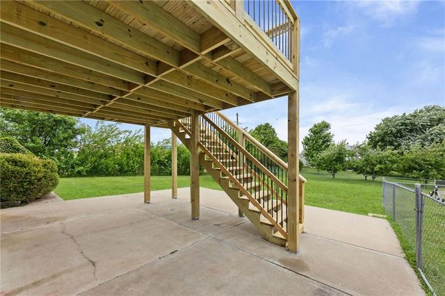 17603 157th Street, Basehor, KS 66007