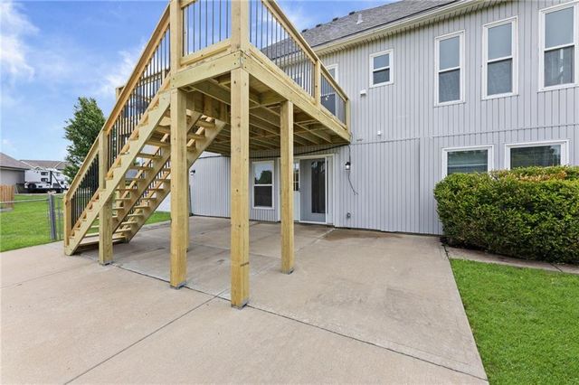 17603 157th Street, Basehor, KS 66007