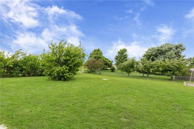 17603 157th Street, Basehor, KS 66007