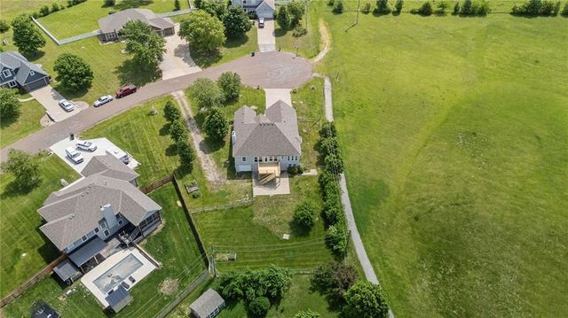 17603 157th Street, Basehor, KS 66007