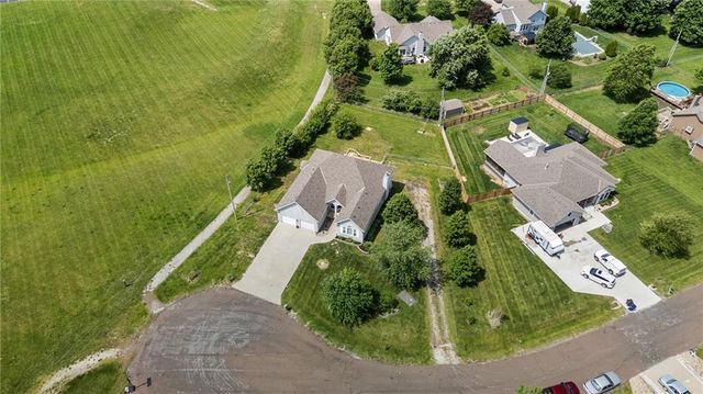 17603 157th Street, Basehor, KS 66007